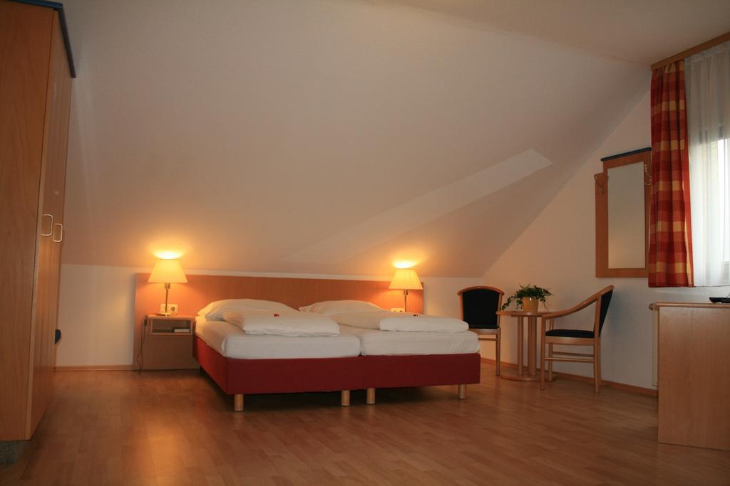 Hotel Restaurant Haus Odendahl Cologne Room photo